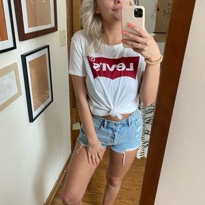 Levi’s tee!